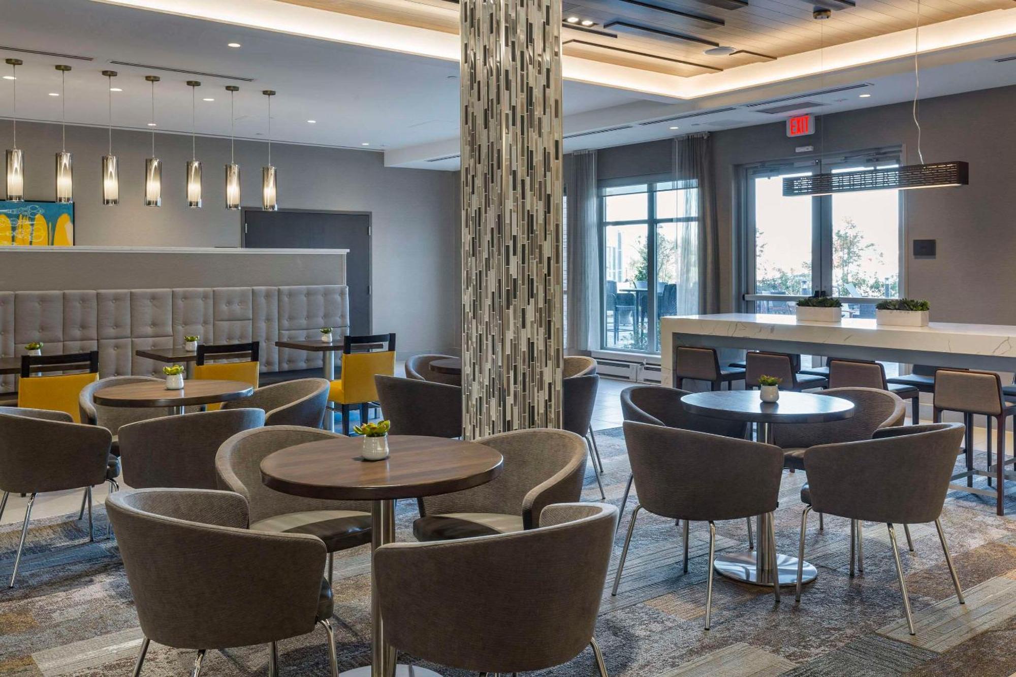 Cambria Hotel Manchester South Windsor Exterior photo