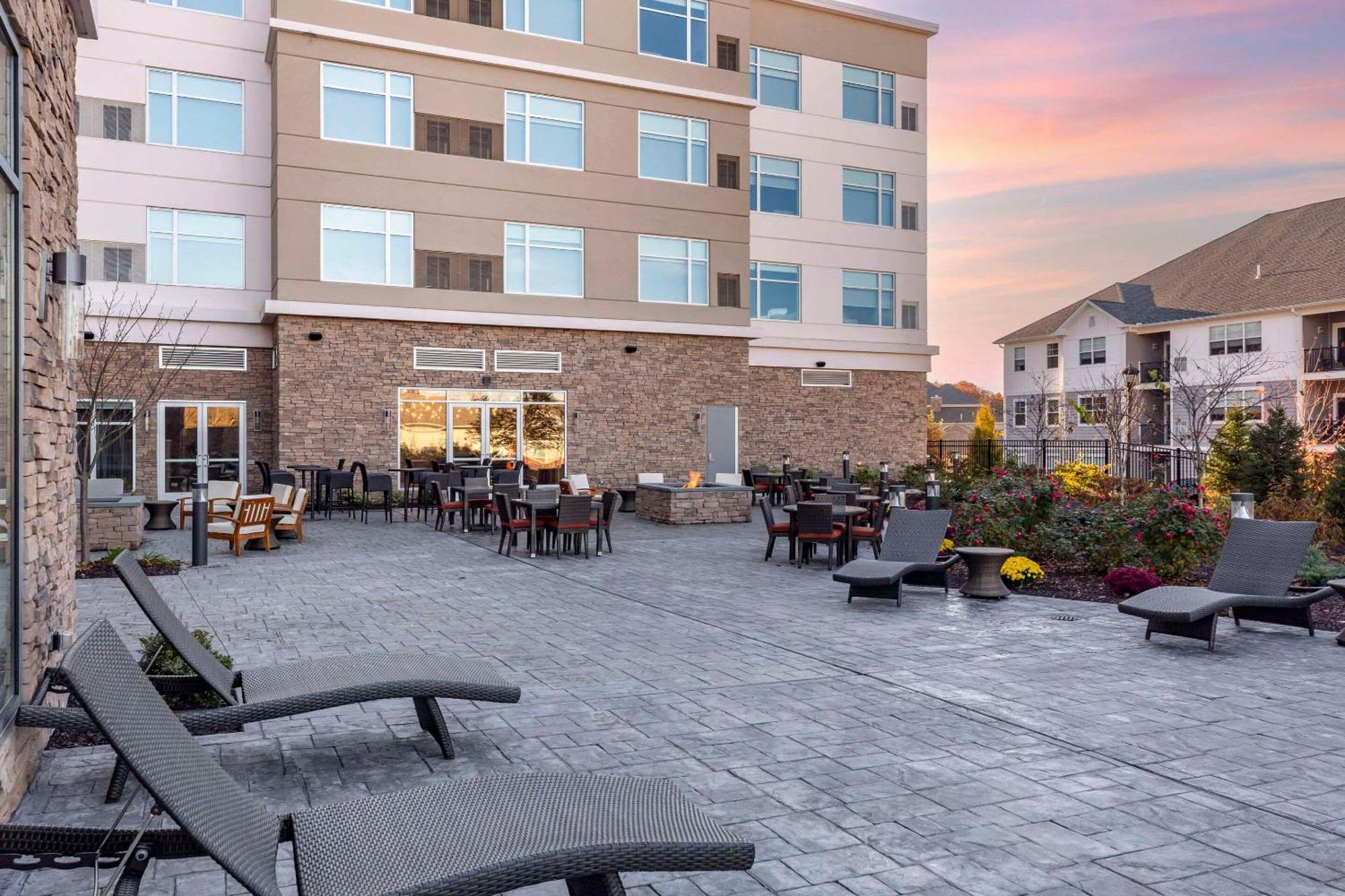 Cambria Hotel Manchester South Windsor Exterior photo