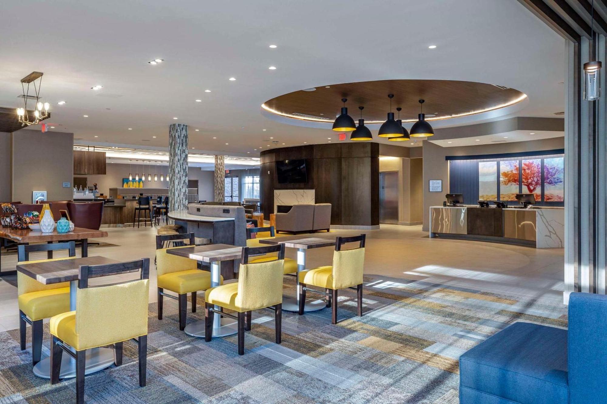 Cambria Hotel Manchester South Windsor Exterior photo